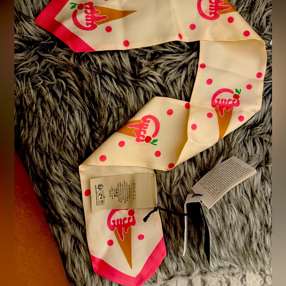 authentic Gucci, scarf new with tags